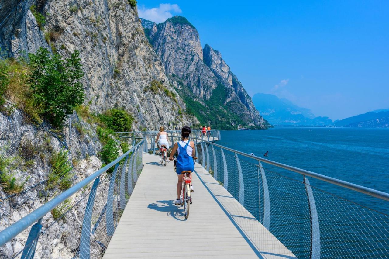 Limone Downtown Apartment Limone sul Garda Bagian luar foto